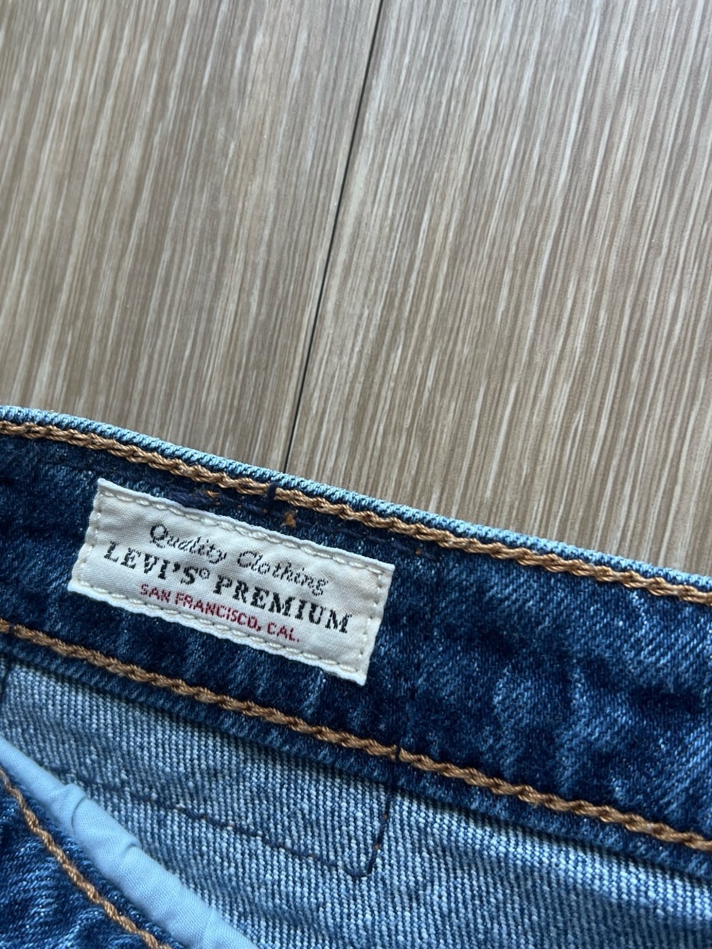 Levi's Women's Straight Leg Jeans in Indigo Blue - Picture 3 of 5